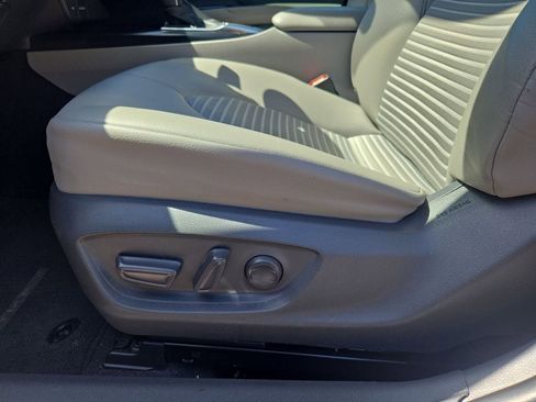 Used 2020 Toyota Camry SE w/ Carpet Mat Package FWD image 16