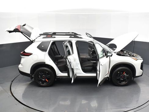 Certified 2025 Nissan Rogue SV image 30