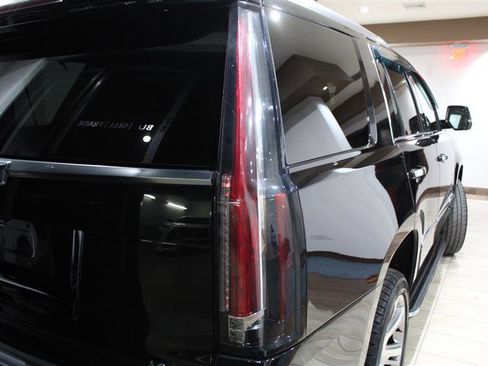 Used 2017 Cadillac Escalade Luxury image 11