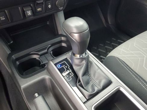 Used 2022 Toyota Tacoma TRD Off-Road AWD/4WD image 28