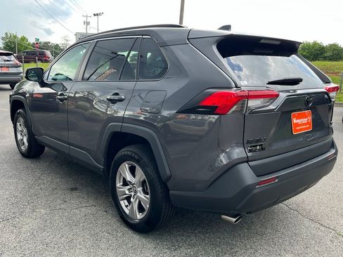 Used 2022 Toyota RAV4 XLE AWD/4WD image 6