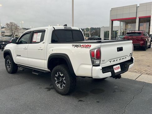 Used 2023 Toyota Tacoma TRD Off-Road w/ Technology Package image 4