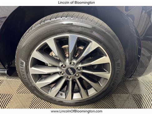 Used 2019 Lincoln Navigator Select AWD/4WD image 14