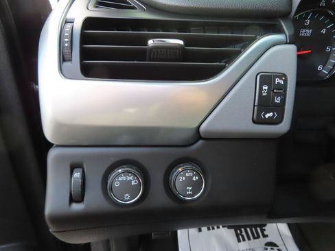 Used 2015 Chevrolet Tahoe LT AWD/4WD image 40