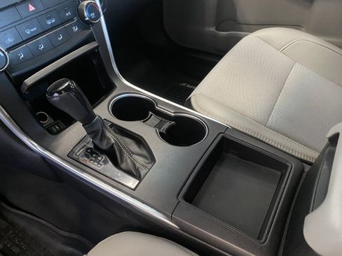 Used 2017 Toyota Camry SE w/ Moonroof Package FWD image 35