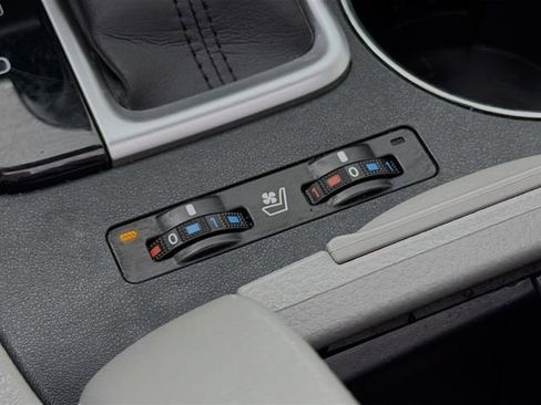 Used 2017 Toyota Highlander Limited image 22