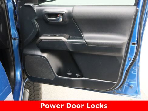 Used 2018 Toyota Tacoma TRD Sport w/ Technology Package image 34