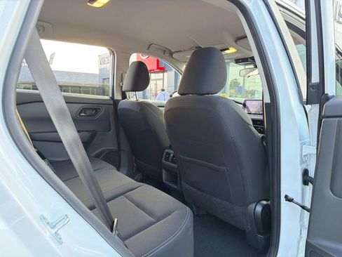 Used 2025 Nissan Rogue S AWD/4WD image 13