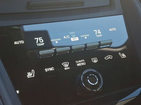 Used 2024 Porsche Macan 4 Electric image 16