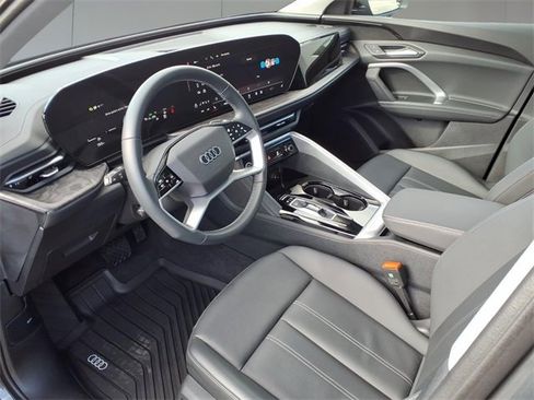 Used 2025 Audi Q5 Premium w/ Convenience Package image 13