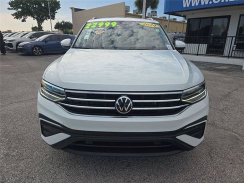 Used 2024 Volkswagen Tiguan SE FWD image 2