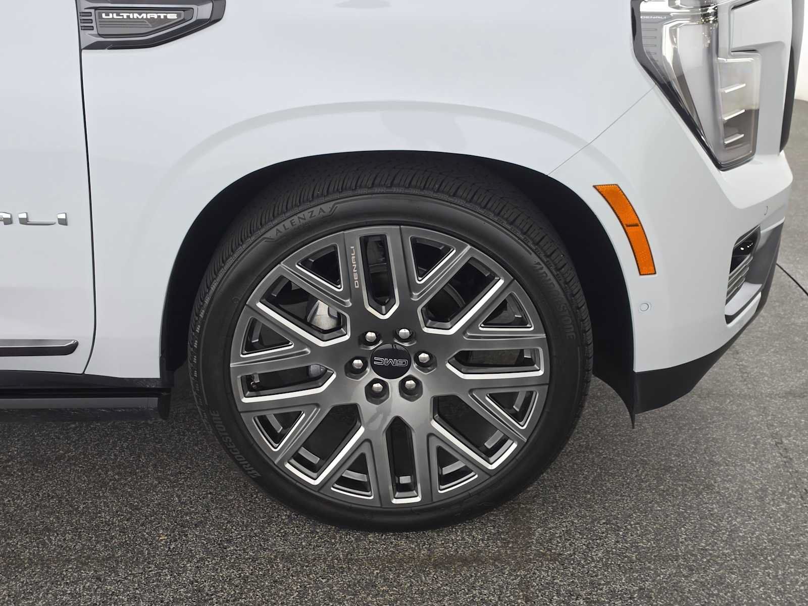 Used 2026 GMC Yukon Denali Ultimate AWD/4WD image 9