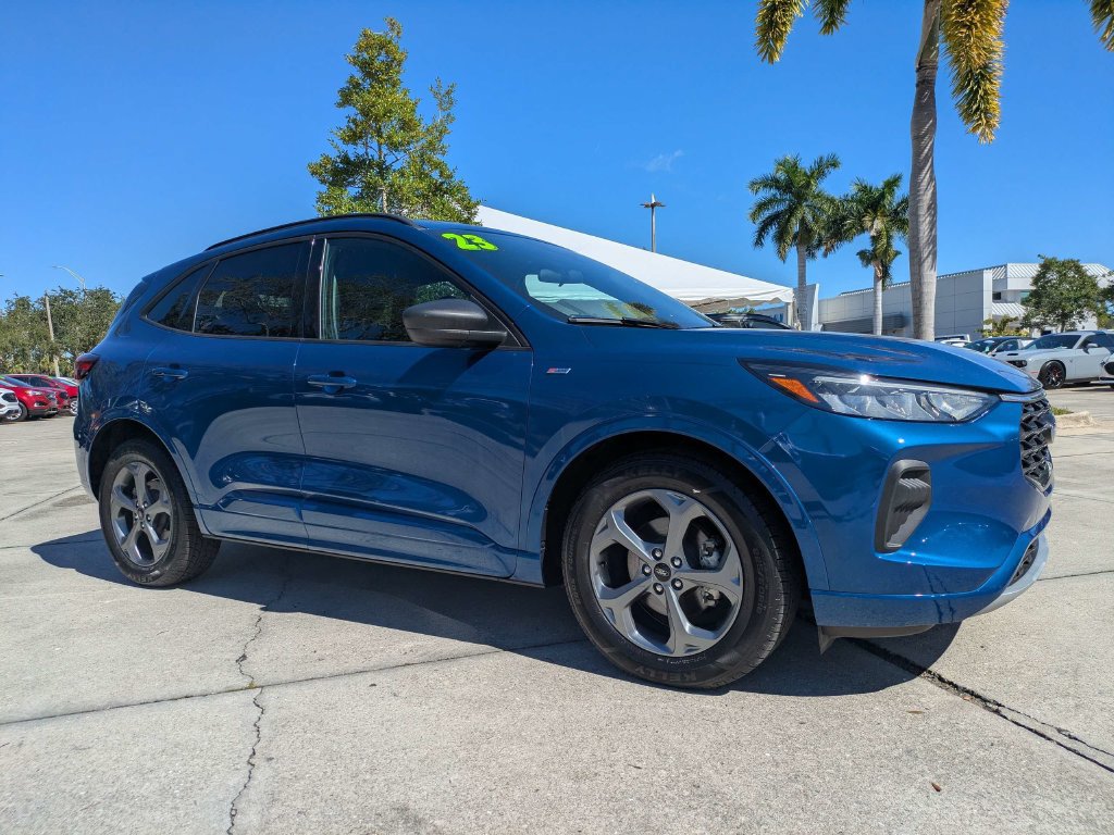 Used 2023 Ford Escape ST-Line w/ Equipment Group 301A FWD image 2