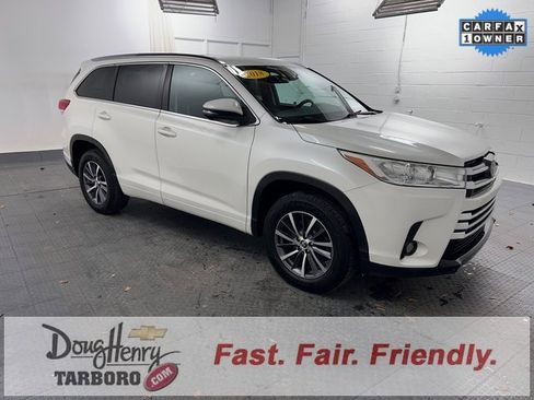 Used 2018 Toyota Highlander XLE image 3
