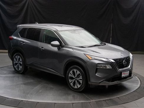 Used 2023 Nissan Rogue SV image 2