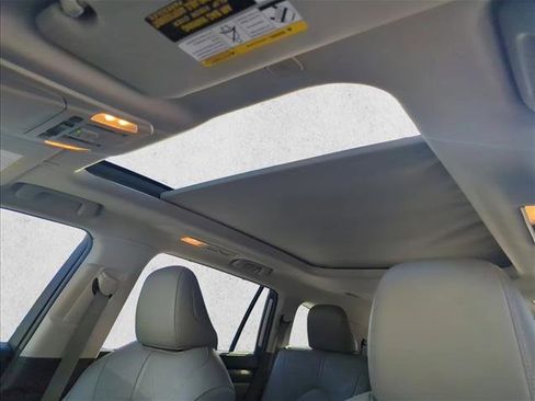 Used 2023 Toyota Highlander Platinum image 15