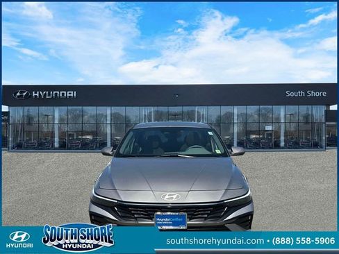 Certified 2025 Hyundai Elantra SEL FWD image 2