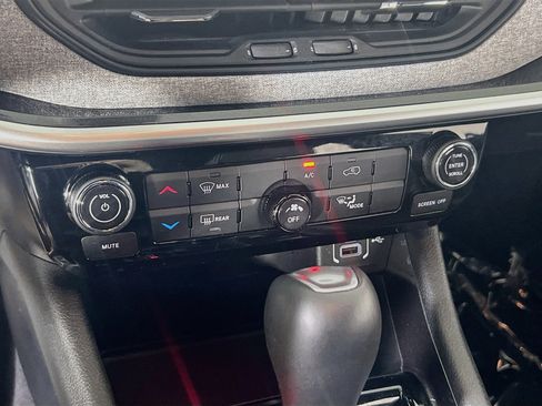 Used 2024 Jeep Compass Latitude AWD/4WD image 15