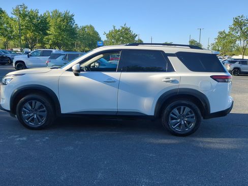 Used 2025 Nissan Pathfinder SV FWD image 7