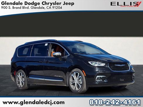 New 2026 Chrysler Pacifica Pinnacle image 1