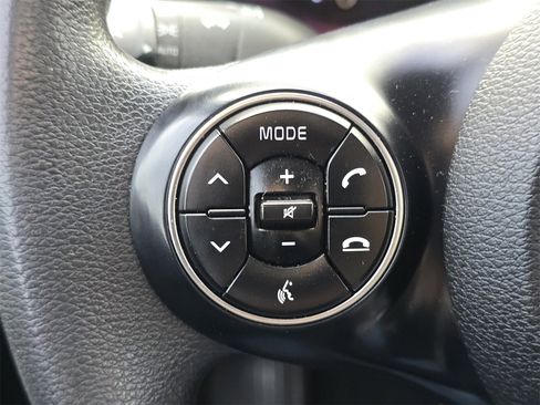 Used 2022 Kia Soul LX image 16