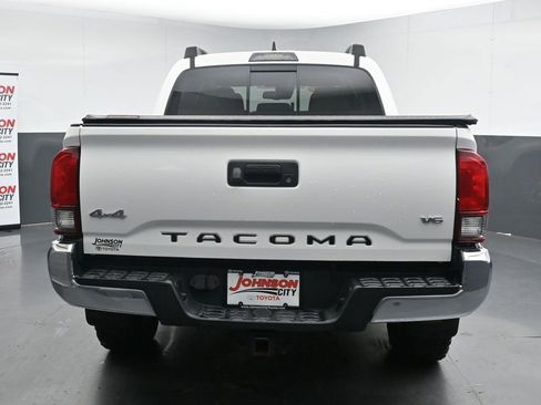 Used 2019 Toyota Tacoma SR5 AWD/4WD image 8