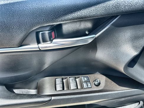 Used 2021 Toyota Camry SE w/ Convenience Package FWD image 22