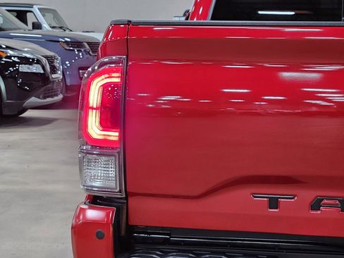 Used 2022 Toyota Tacoma TRD Sport w/ Technology Package image 20
