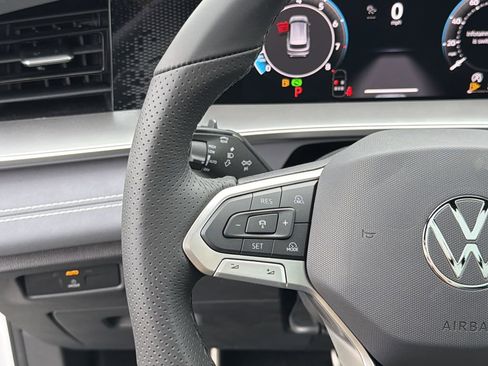 New 2026 Volkswagen Tiguan SE R-Line FWD image 25