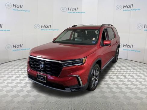 Certified 2025 Honda Pilot Touring image 1
