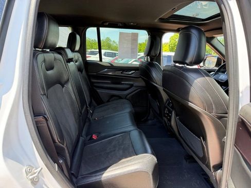Used 2023 Jeep Grand Cherokee Altitude AWD/4WD image 19