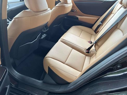 Used 2025 Lexus ES 350 w/ Premium Package FWD image 9