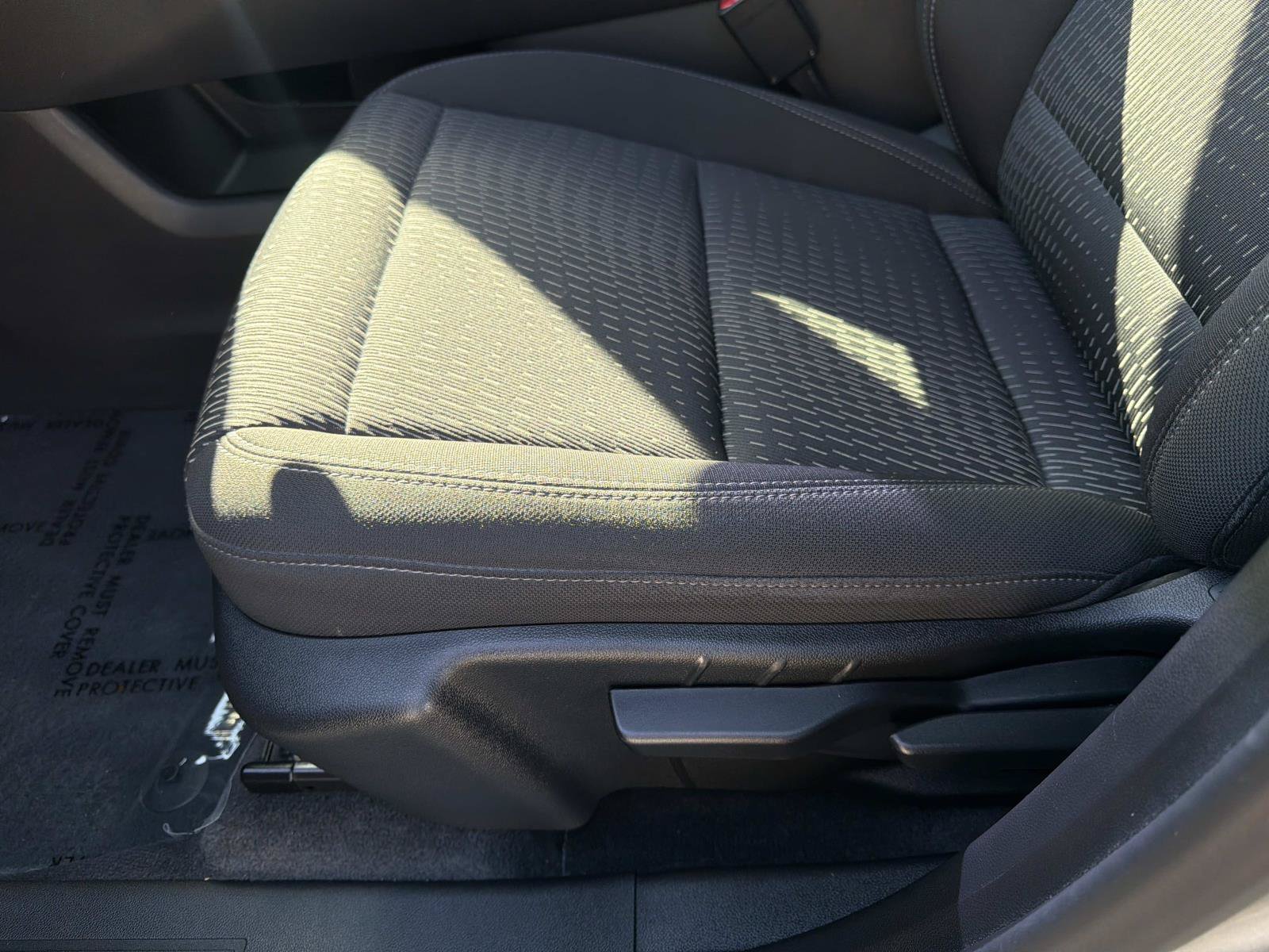 Used 2025 Chevrolet Equinox LT w/ Safety and Technology Package FWD image 18