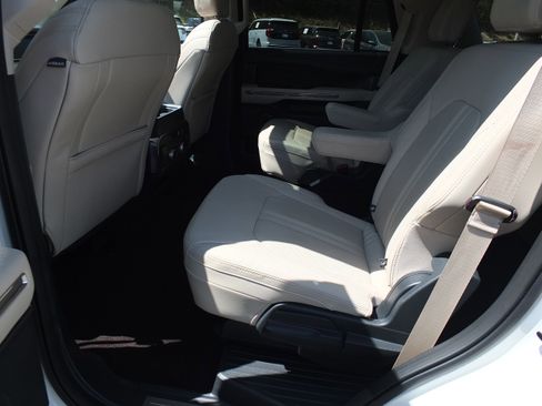 Used 2023 Ford Expedition Platinum AWD/4WD image 14