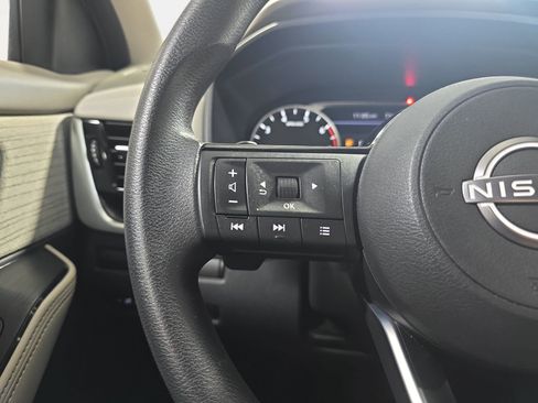 Used 2022 Nissan Rogue SV FWD image 16