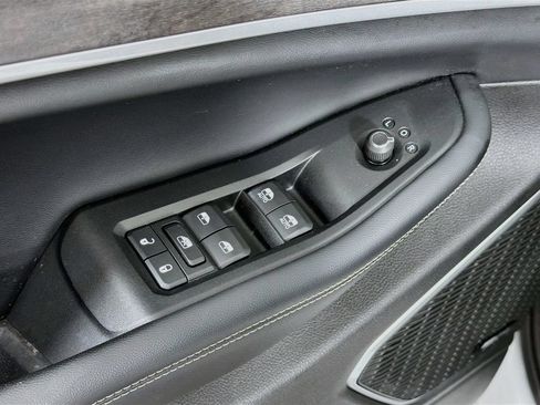Used 2023 Jeep Grand Cherokee Limited w/ Luxury Tech Group II AWD/4WD image 18