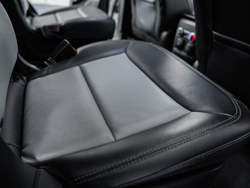 Certified 2022 Ford Explorer XLT w/ Equipment Group 202A image 37