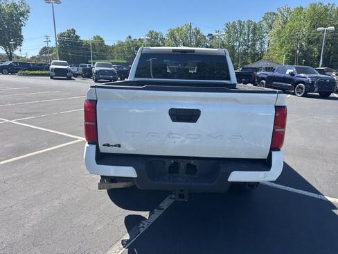 Used 2024 Toyota Tacoma TRD Off-Road image 5