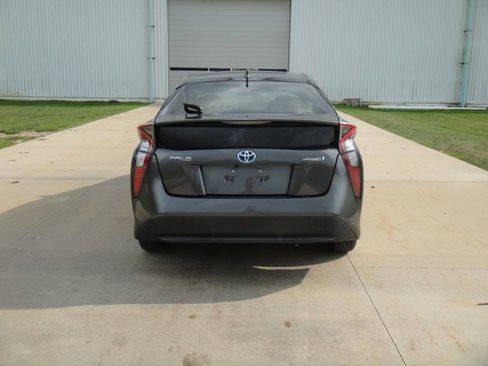 Used 2017 Toyota Prius Four Touring image 7