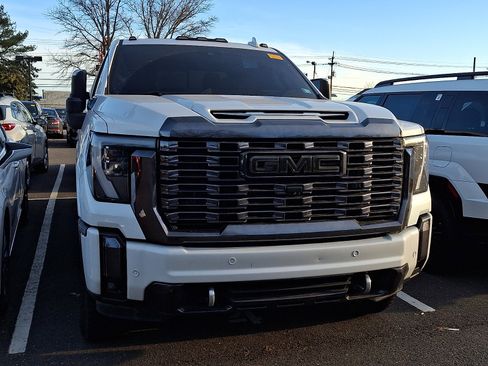 Used 2024 GMC Sierra 2500 Denali Ultimate w/ Max Trailering Package image 2