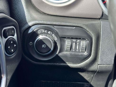 Used 2018 Jeep Wrangler Unlimited Rubicon AWD/4WD image 26
