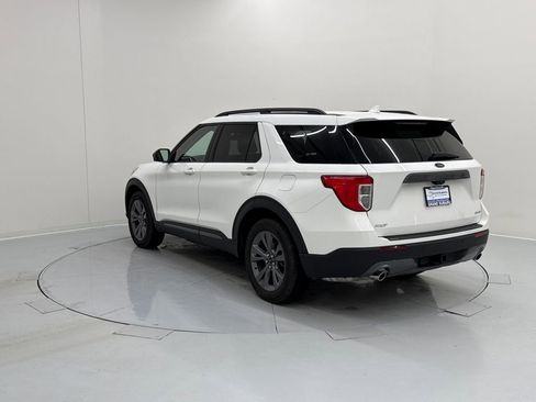 Used 2022 Ford Explorer XLT w/ Equipment Group 202A image 4