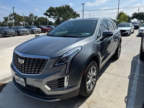 Used 2022 Cadillac XT5 Premium Luxury w/ Technology Package FWD image 2