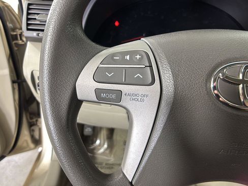 Used 2011 Toyota Camry LE FWD image 30
