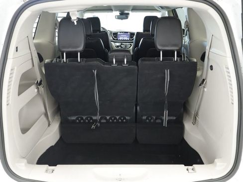 Certified 2023 Chrysler Pacifica Touring-L FWD image 19