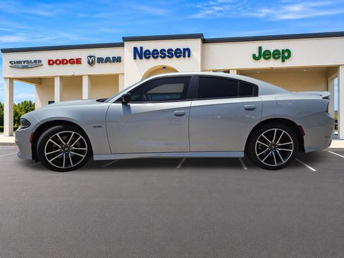 Used 2023 Dodge Charger R/T RWD image 4