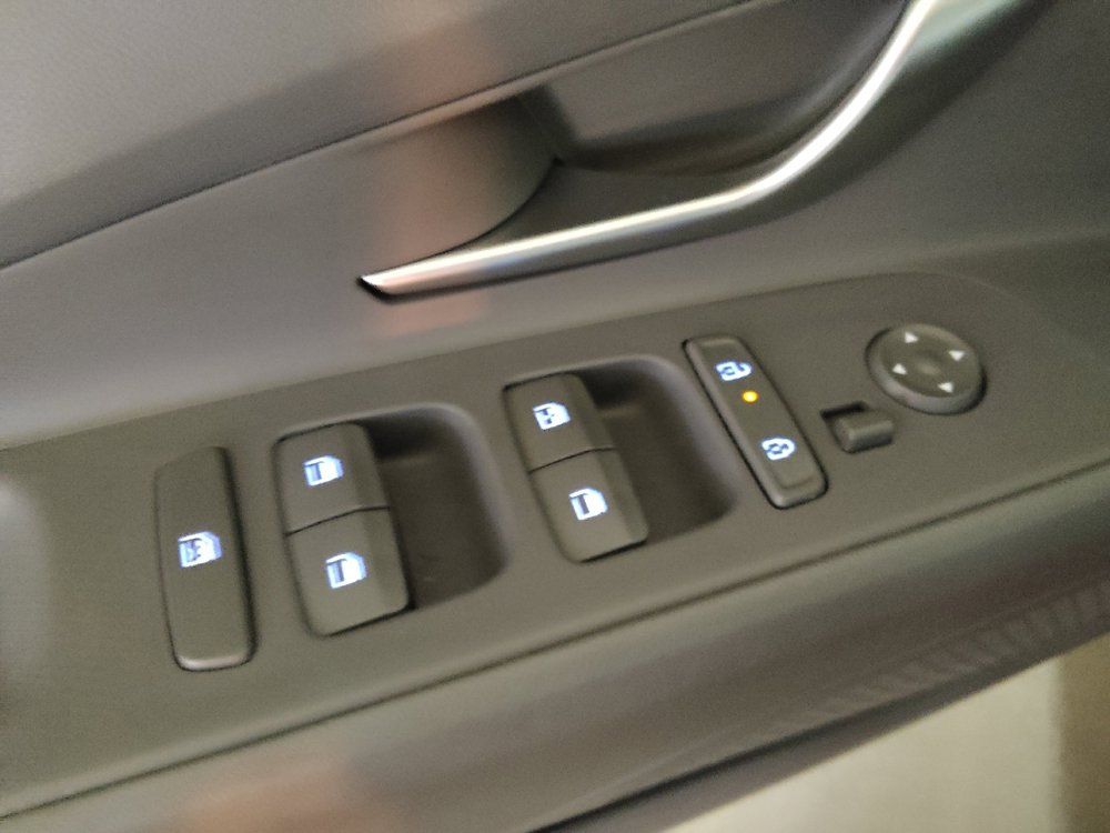 Used 2025 Hyundai Elantra SEL FWD image 27