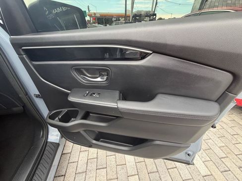 Used 2025 Honda Pilot Touring image 16