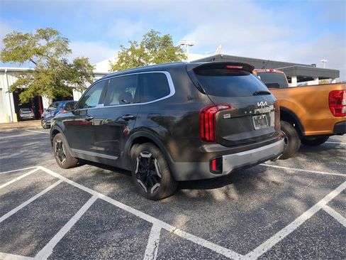 Used 2023 Kia Telluride S w/ S Sunroof Package image 3
