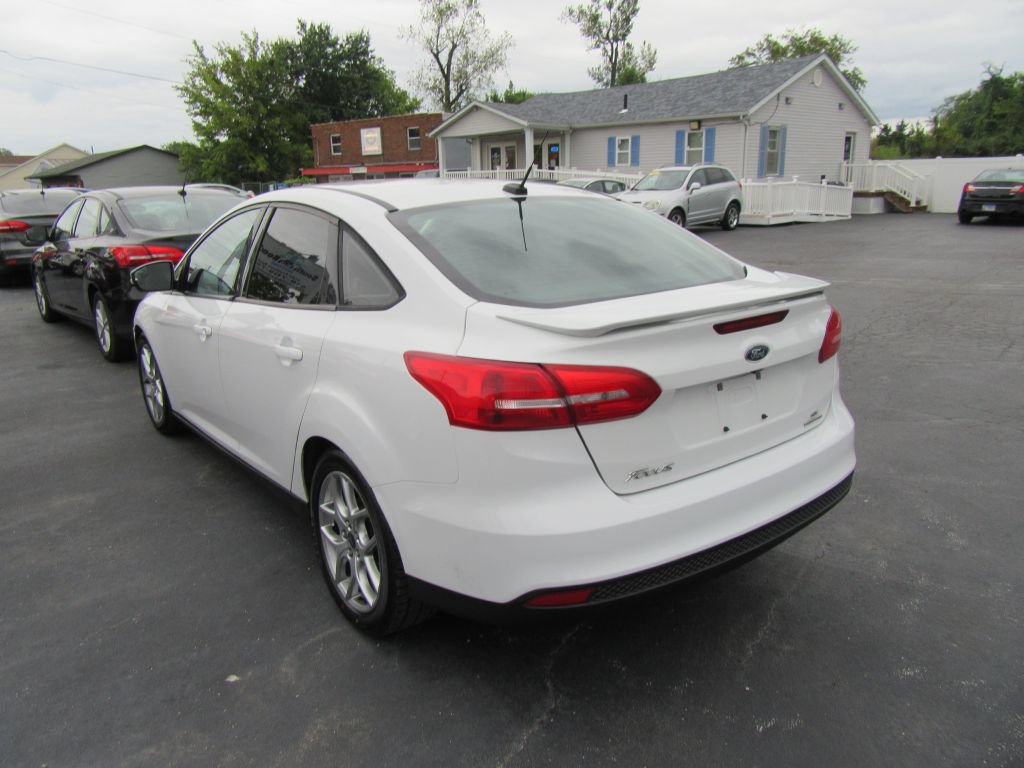 Used 2015 Ford Focus SE w/ Equipment Group 201A FWD image 6